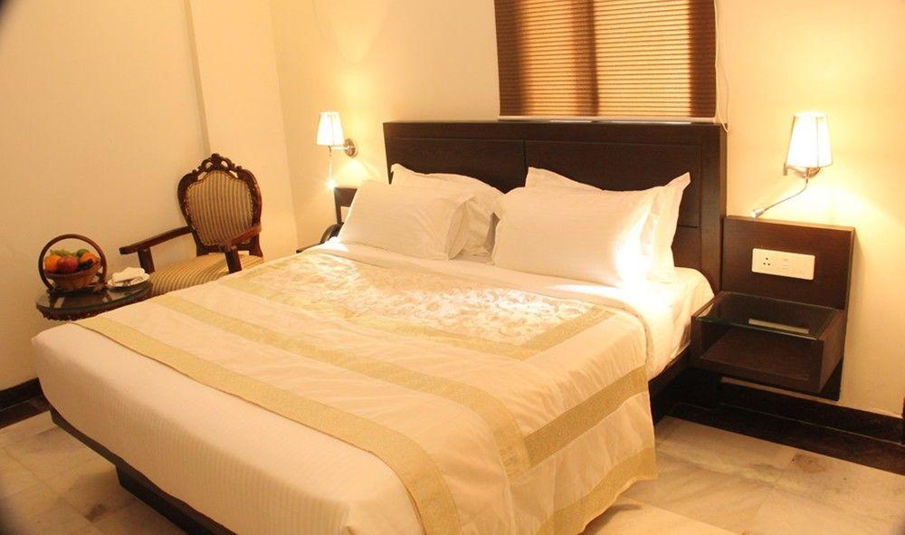 Oyo Flagship Hotel Rudra Palace アーグラ エクステリア 写真