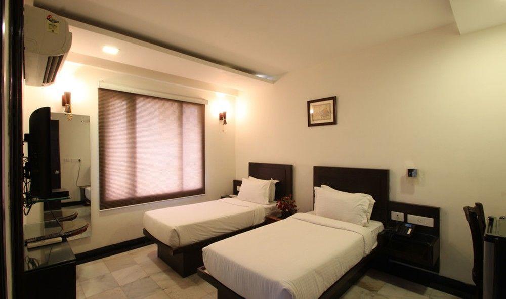 Oyo Flagship Hotel Rudra Palace アーグラ エクステリア 写真