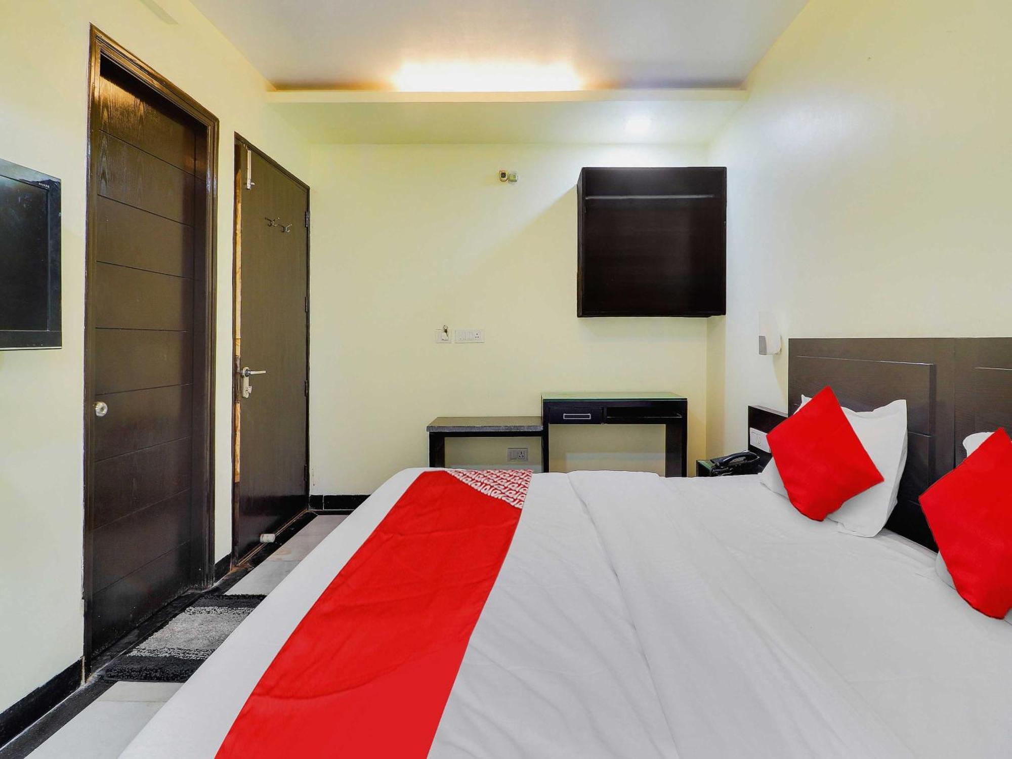 Oyo Flagship Hotel Rudra Palace アーグラ エクステリア 写真