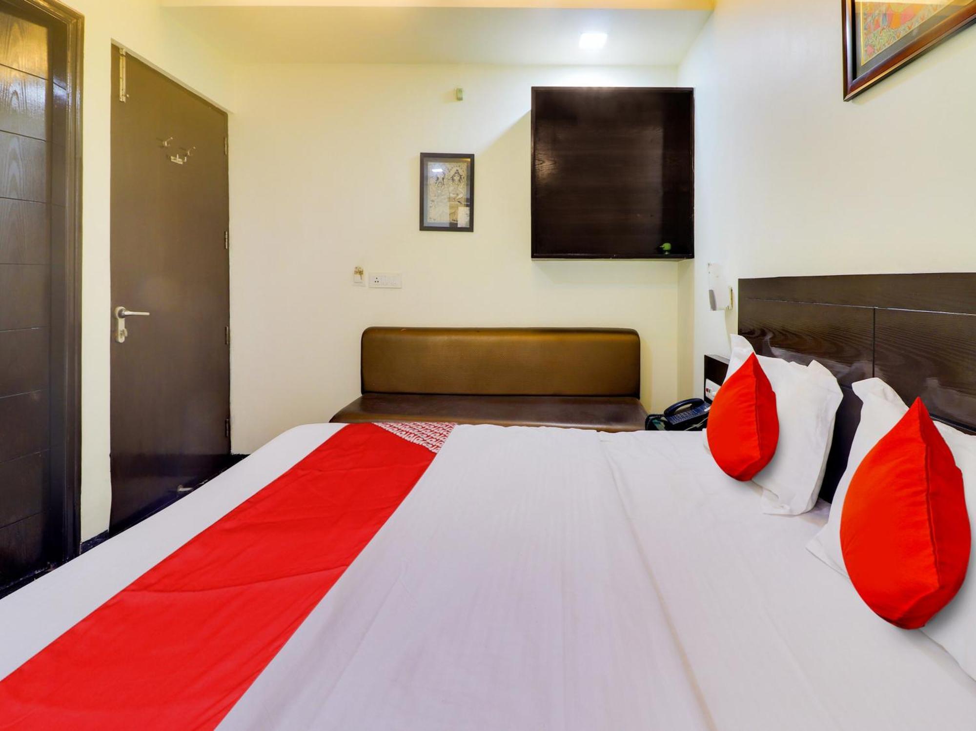 Oyo Flagship Hotel Rudra Palace アーグラ エクステリア 写真