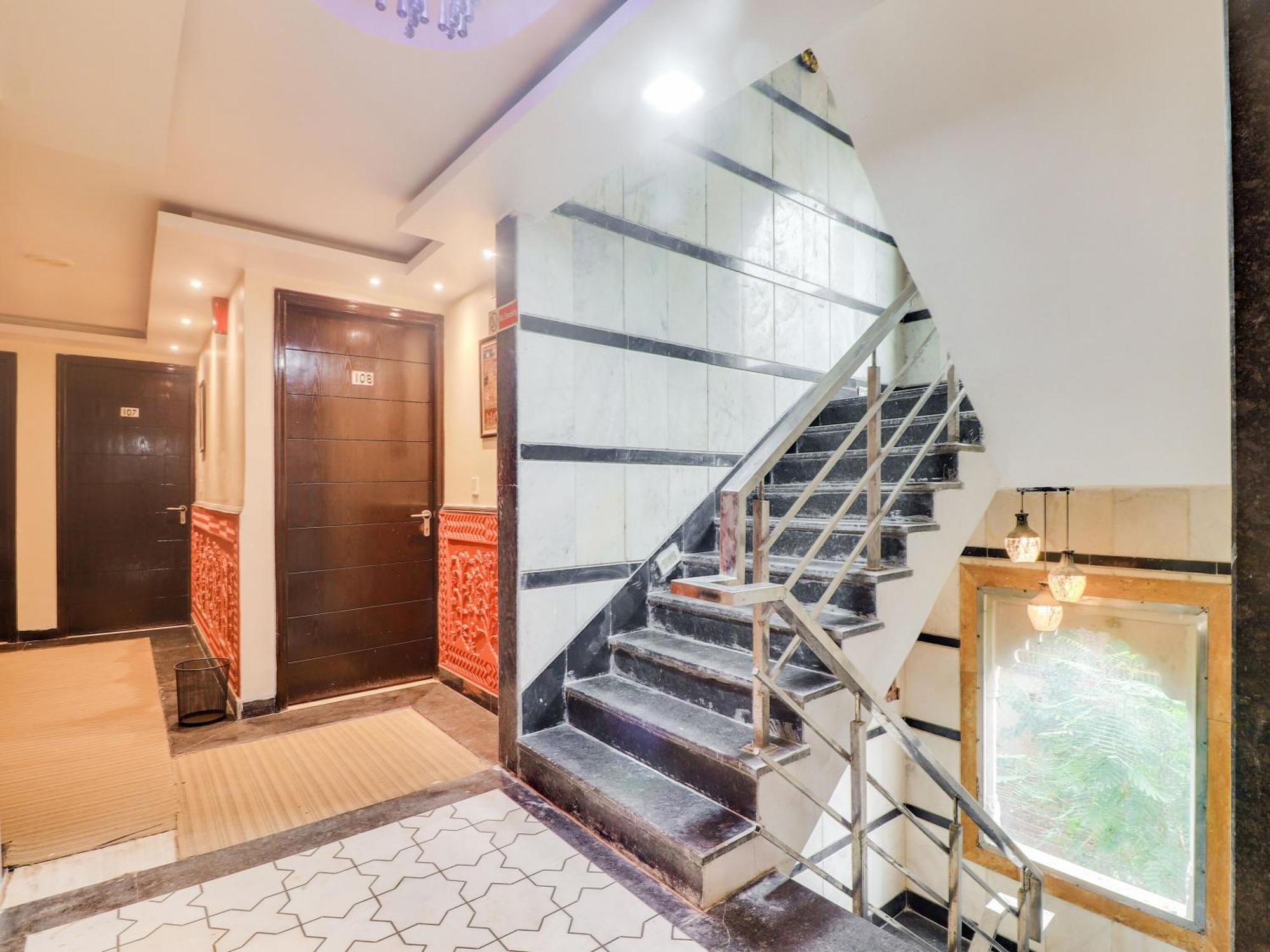 Oyo Flagship Hotel Rudra Palace アーグラ エクステリア 写真