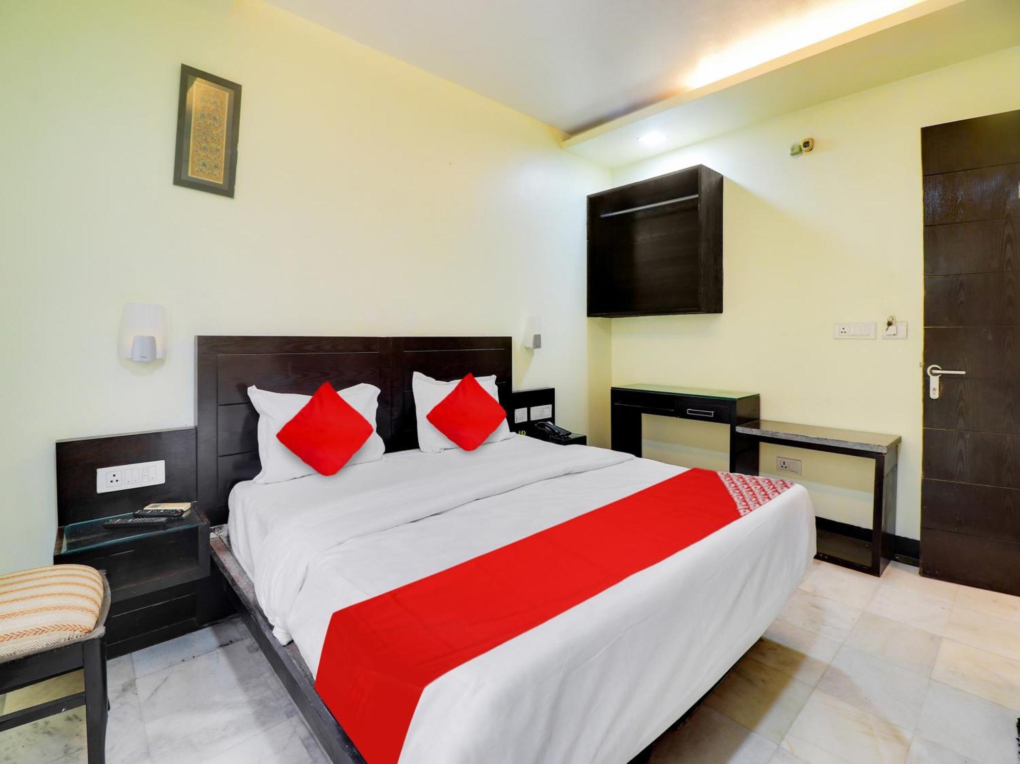 Oyo Flagship Hotel Rudra Palace アーグラ エクステリア 写真